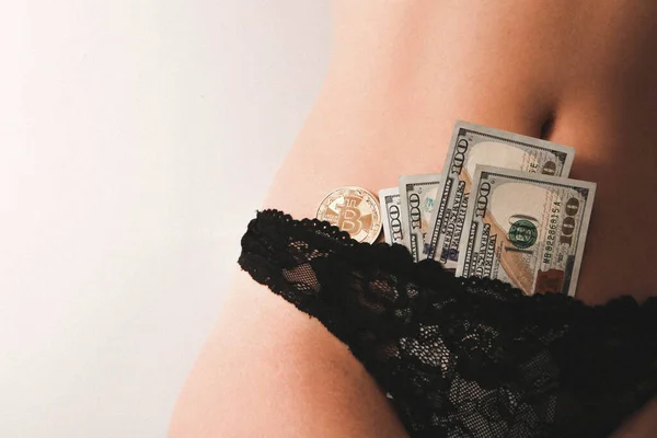 Altın Bitcoin Seksi Bir Kadınla Amerikan Doları — Stok fotoğraf