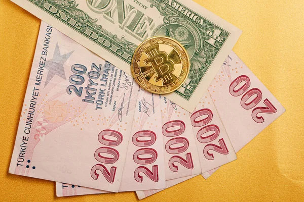 Turkiska Lira Sedlar Amerikanska Dollar Och Bitcoin — Stockfoto