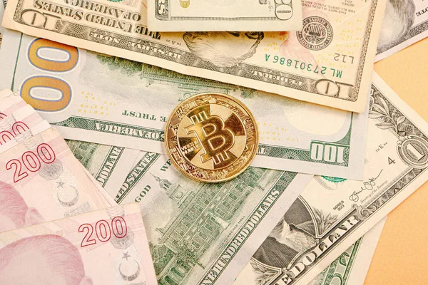 Turkiska Lira Sedlar Amerikanska Dollar Och Bitcoin — Stockfoto