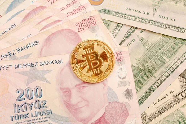 Notas Lira Turcas Dólares Americanos Moedas Bitcoin — Fotografia de Stock
