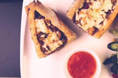 Masada nefis tavuklu sandviç.