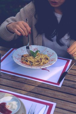 Lezzetli soslu lezzetli klasik İtalyan makarnası..