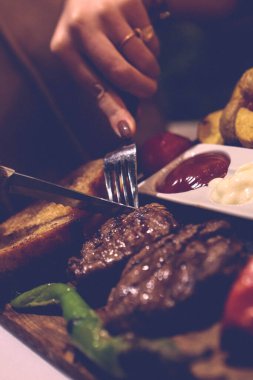 Masada nefis et yemeği. 