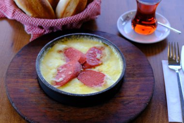 Muhlama - peynirli mısır lapası.