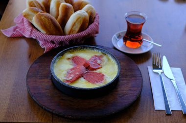 Muhlama - peynirli mısır lapası.