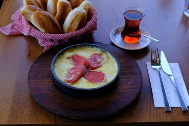 Muhlama - peynirli mısır lapası.