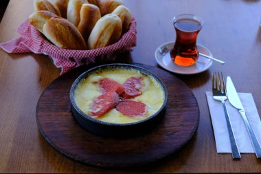 Muhlama - peynirli mısır lapası.