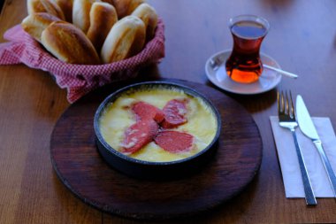 Muhlama - peynirli mısır lapası.