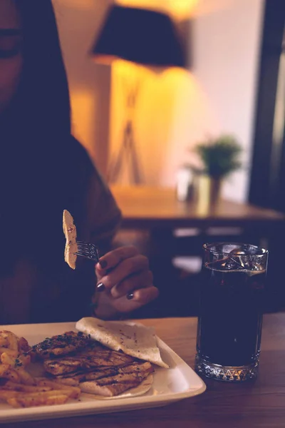 Masada Lezzetli Tavuk Yemeği — Stok fotoğraf