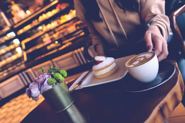 Una Rebanada Delicioso Pastel Una Taza Café — Foto de Stock