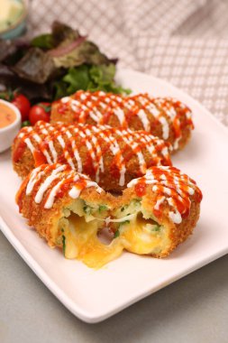 Biraz sebzeli somon pişirdim.