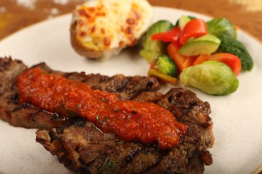 Taze ızgara biftek eti. 