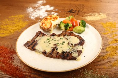 Taze ızgara biftek eti. 