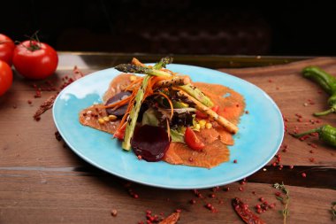 Biraz sebzeli somon pişirdim.