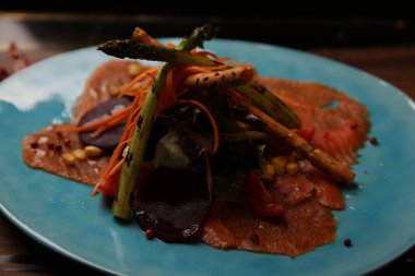 Biraz sebzeli somon pişirdim.