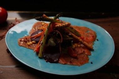 Biraz sebzeli somon pişirdim.