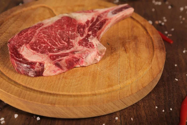 Großes Stück Rohes Schweinefleisch Zum Kochen Bereit — Stockfoto