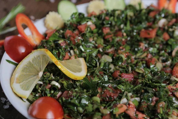 Placa Ensalada Fresca Con Verduras Mixtas — Foto de Stock