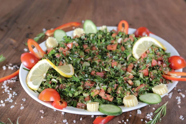 Fräsch Sallad Tallrik Med Blandade Gröna — Stockfoto