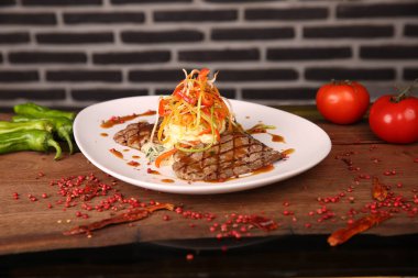 Masada nefis et yemeği. 