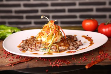 Masada nefis et yemeği. 