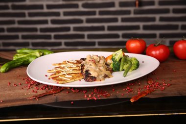 Masada nefis et yemeği. 