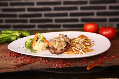 Masada nefis et yemeği. 