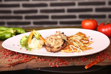 Masada nefis et yemeği. 