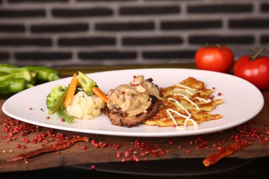 Masada nefis et yemeği. 