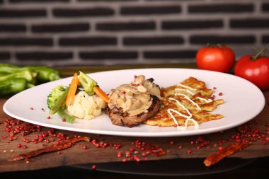 Masada nefis et yemeği. 