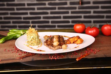 Masada nefis et yemeği. 