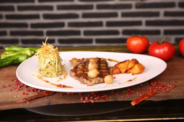 Masada nefis et yemeği. 