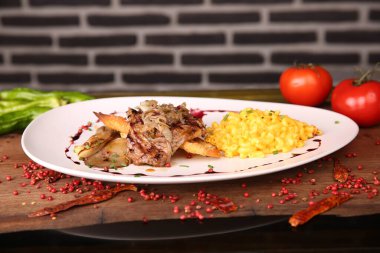 Masada nefis et yemeği. 