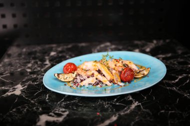 Yerel şeflerin pişirdiği ilginç yemekler.