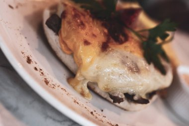 Yerel şeflerin pişirdiği ilginç yemekler.