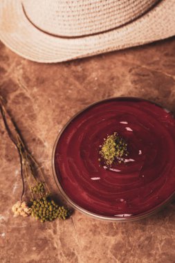 Masada lezzetli çikolatalı puding. 