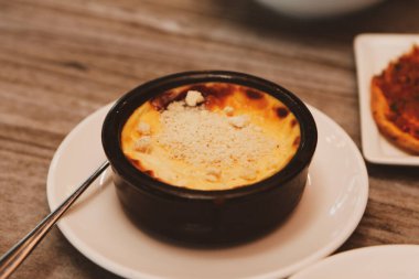 Geleneksel Türk sütlü pudingi.