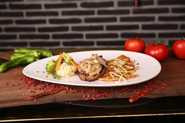 Masada nefis et yemeği. 