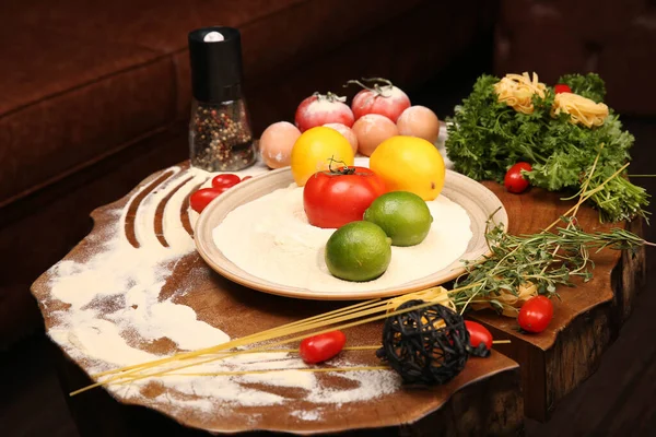 Verduras Frescas Harina Especias Mesa Cocinar — Foto de Stock