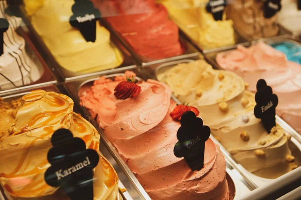 Νόστιμο Παγωτό Φρούτων Στο Ψυγείο — Φωτογραφία Αρχείου