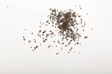 Dağınık çiçek parçaları beyaz arkaplanda izole edilmiş