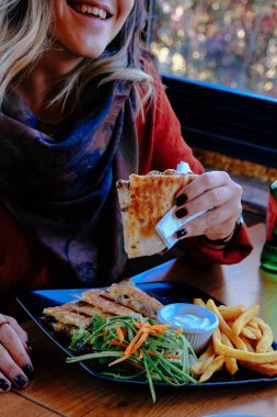 Türk bazlama tostu - fırında kızarmış ekmek