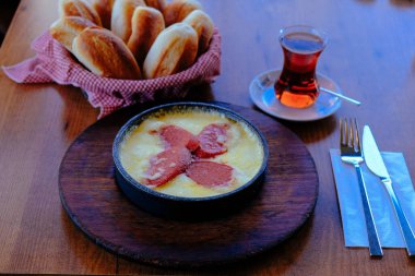 Muhlama - peynirli mısır lapası.