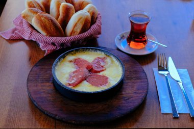 Muhlama - peynirli mısır lapası.