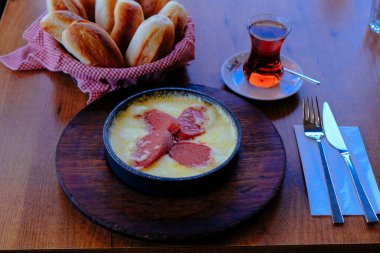 Muhlama - peynirli mısır lapası.