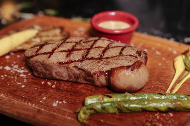 Taze ızgara biftek eti. 