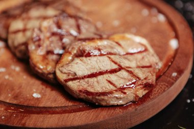 Taze ızgara biftek eti. 