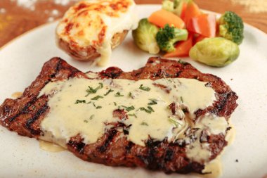 Taze ızgara biftek eti. 