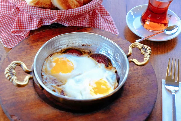 桌上有好吃的炒蛋 — 图库照片