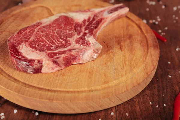 Großes Stück Rohes Schweinefleisch Zum Kochen Bereit — Stockfoto